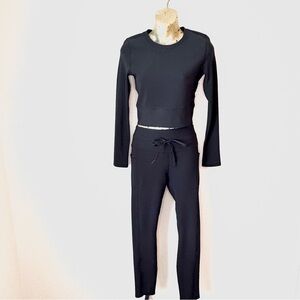 Move Theology Black Long Sleeve Cropped Activewear Set – Size Small